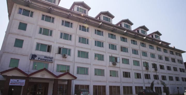 Hotel Pamposh Srīnagar Buitenkant foto