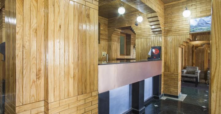 Hotel Pamposh Srīnagar Buitenkant foto