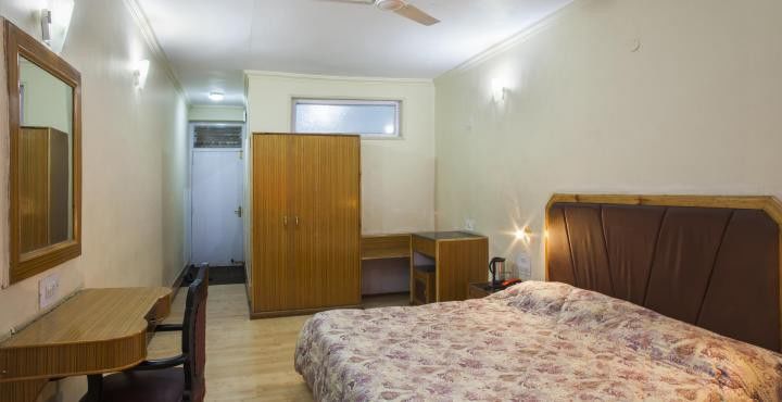 Hotel Pamposh Srīnagar Buitenkant foto